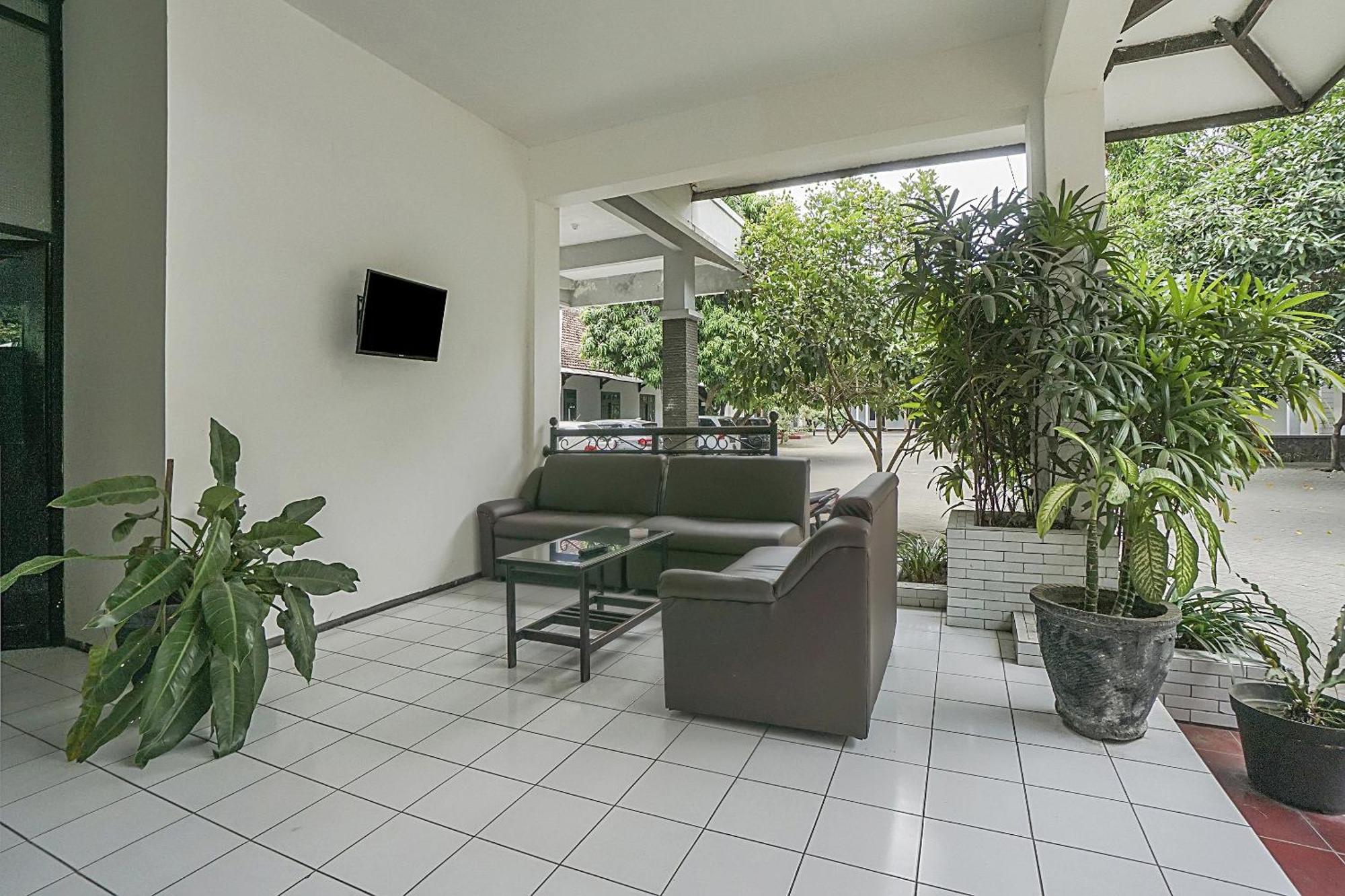 Oyo Life 90589 Palem Garden Hotel Tulungagung Eksteriør bilde