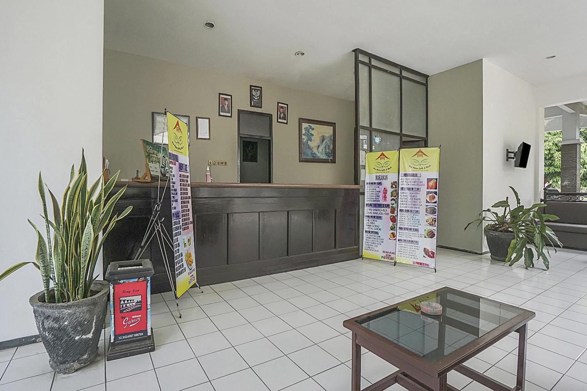Oyo Life 90589 Palem Garden Hotel Tulungagung Eksteriør bilde