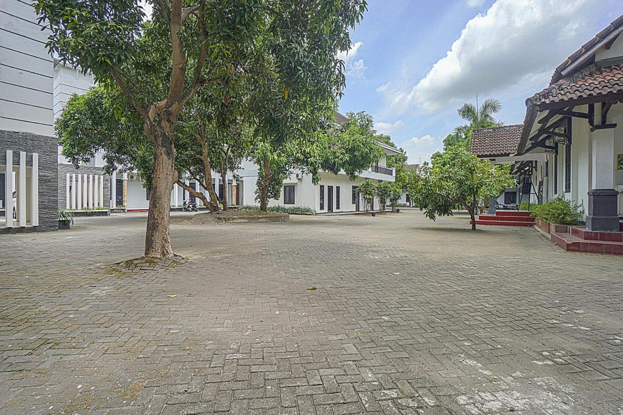 Oyo Life 90589 Palem Garden Hotel Tulungagung Eksteriør bilde