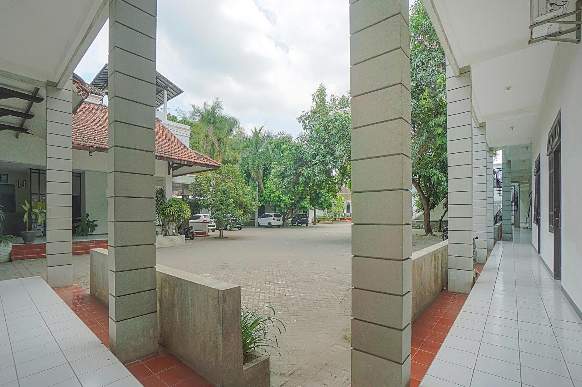 Oyo Life 90589 Palem Garden Hotel Tulungagung Eksteriør bilde