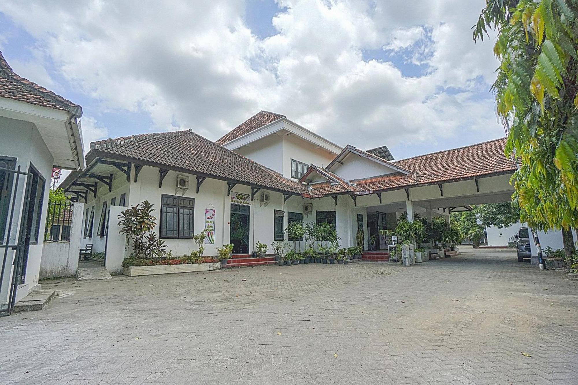 Oyo Life 90589 Palem Garden Hotel Tulungagung Eksteriør bilde